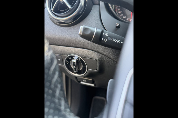 Mercedes-Benz GLA 180 URBAN Sport - AUTOMAAT I Panorama dak I Navigatie I Airco I Sport pakket I PDC I Dealer onderhouden