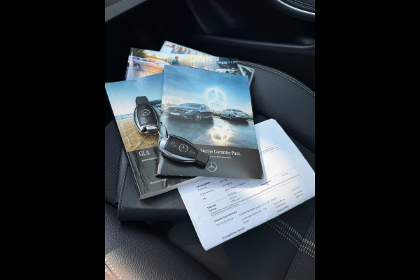 Mercedes-Benz GLA 180 URBAN Sport - AUTOMAAT I Panorama dak I Navigatie I Airco I Sport pakket I PDC I Dealer onderhouden