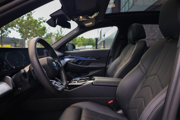 BMW 5 Serie 530e M-SPORT | BTW | PANO | STOELKOELING | MEMORY | H/K | STUURVERW | KEYLESS |