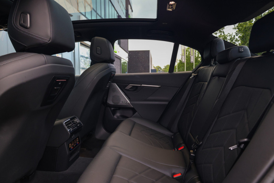 BMW 5 Serie 530e M-SPORT | BTW | PANO | STOELKOELING | MEMORY | H/K | STUURVERW | KEYLESS |