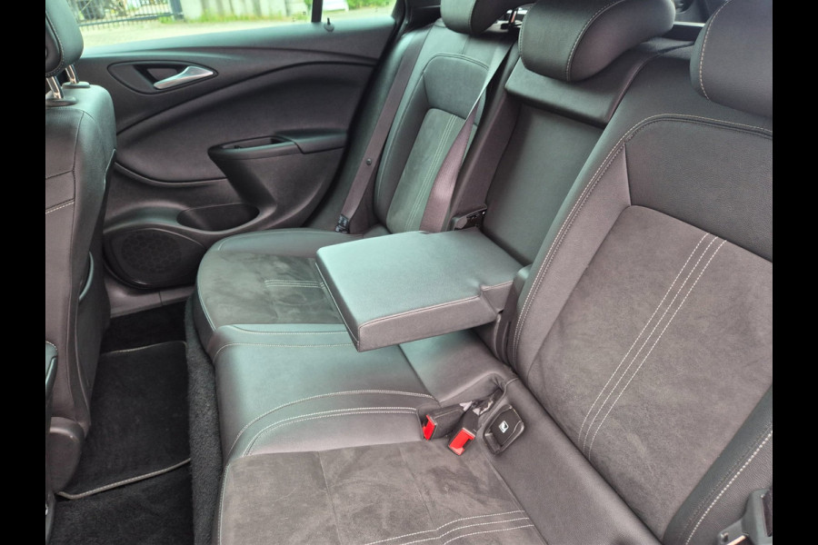 Opel Astra Sports Tourer 1.4 Ultimate Automaat, Trekhaak, Navi, LED, NAP
