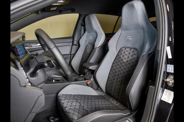 Volkswagen Golf 1.5 eTSI R-Line Business+ / 150pk / Achteruitrij camera / Stoelverwarming /