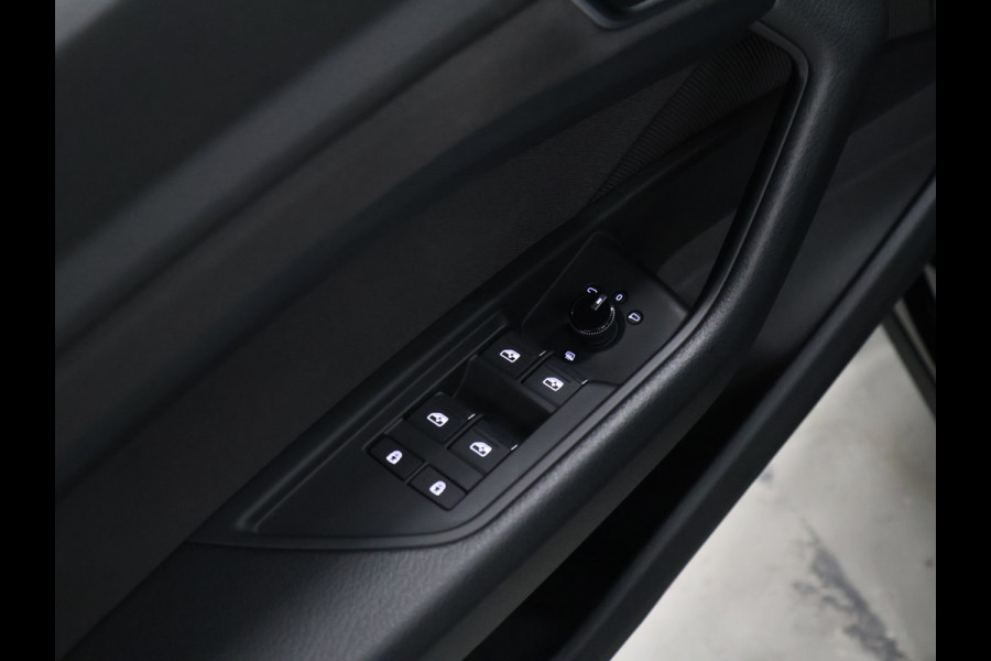 Audi e-tron Sportback 55 quattro edition 95 kWh [CRUISE CONTROL, PDC V+A, ELEKTRISCHE ACHTERKLEP, DIGITAL DASH, LED, MULTIFUNCTIONEEL STUURWIEL, BLUETOOTH, CLIMATE, NIEUWSTAAT]