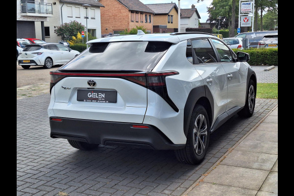 Toyota Bz4x 204pk Dynamic | Groot scherm, 360 Camera, Elektrische achterklep, Parkeersensoren, Blind Spot, Stoel + Stuurverwarming