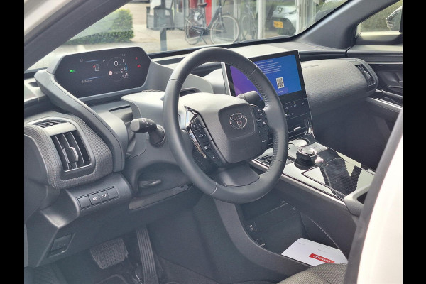 Toyota Bz4x 204pk Dynamic | Groot scherm, 360 Camera, Elektrische achterklep, Parkeersensoren, Blind Spot, Stoel + Stuurverwarming