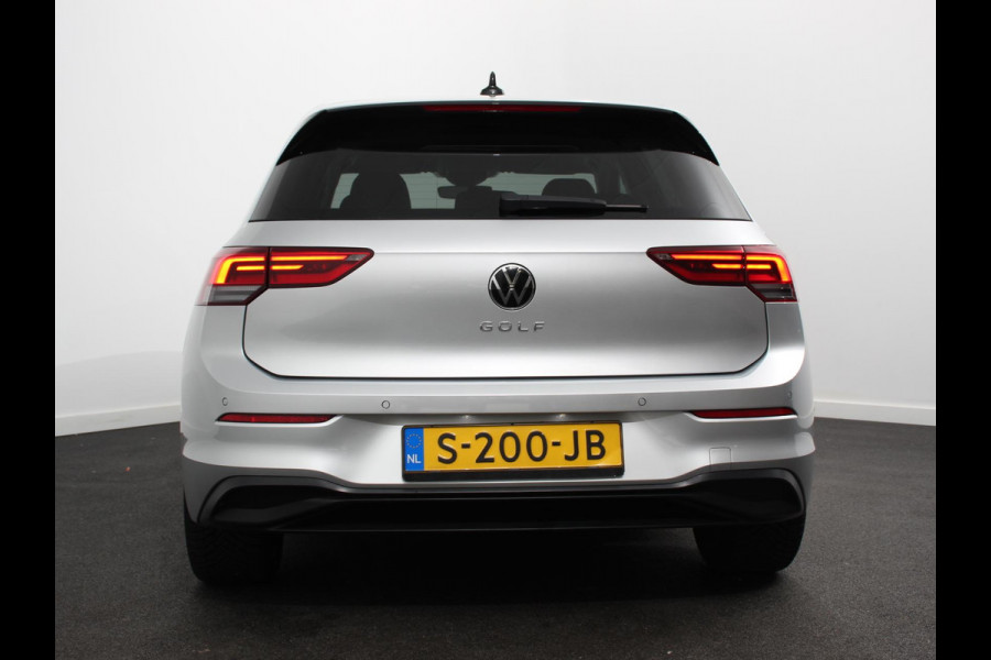 Volkswagen Golf 1.0 TSI Life Lounge 110pk Navigatie Apple Carplay/Android auto Climate Control Parkeersensoren 17"Lichtmetalen velgen Extra Getint Glas Cruise Control Stoel- en stuurverwarming Ledverlichting