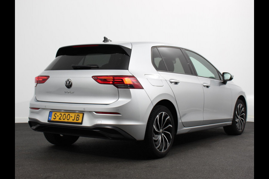 Volkswagen Golf 1.0 TSI Life Lounge 110pk Navigatie Apple Carplay/Android auto Climate Control Parkeersensoren 17"Lichtmetalen velgen Extra Getint Glas Cruise Control Stoel- en stuurverwarming Ledverlichting