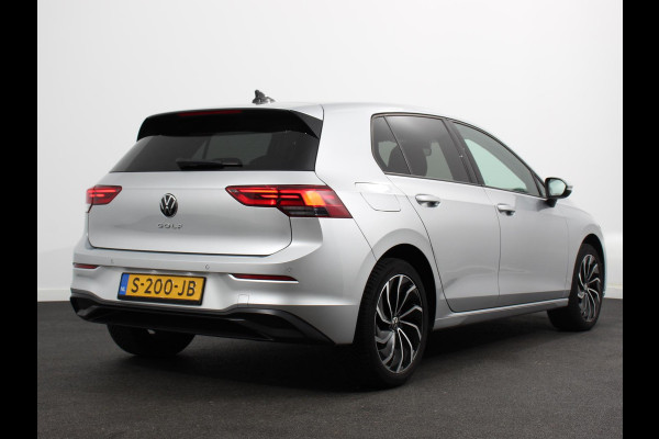 Volkswagen Golf 1.0 TSI Life Lounge 110pk Navigatie Apple Carplay/Android auto Climate Control Parkeersensoren 17"Lichtmetalen velgen Extra Getint Glas Cruise Control Stoel- en stuurverwarming Ledverlichting