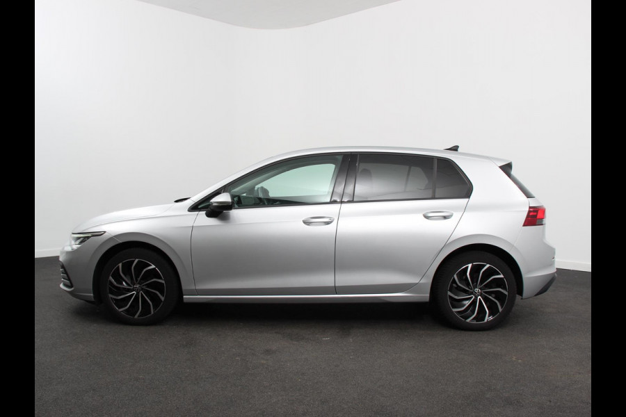 Volkswagen Golf 1.0 TSI Life Lounge 110pk Navigatie Apple Carplay/Android auto Climate Control Parkeersensoren 17"Lichtmetalen velgen Extra Getint Glas Cruise Control Stoel- en stuurverwarming Ledverlichting