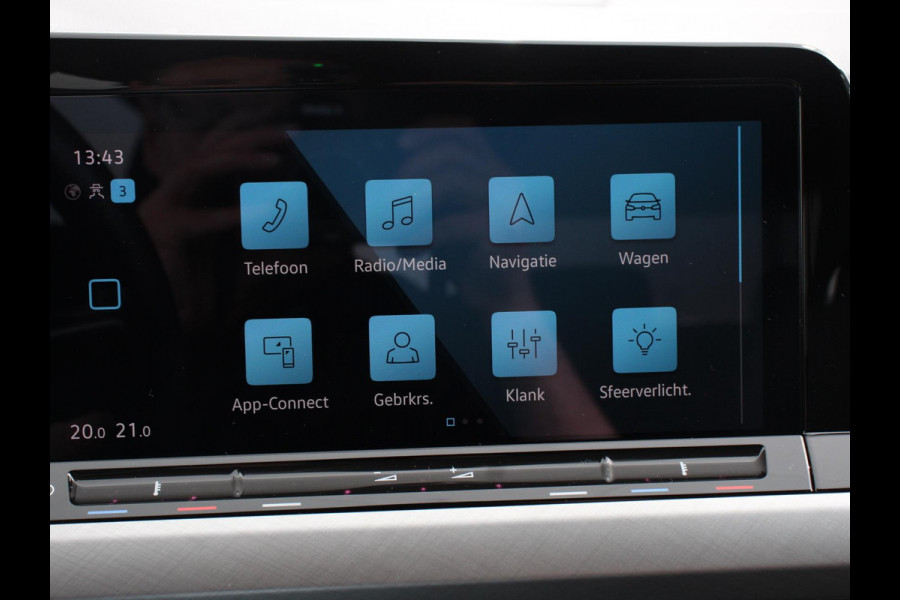 Volkswagen Golf 1.0 TSI Life Lounge 110pk Navigatie Apple Carplay/Android auto Climate Control Parkeersensoren 17"Lichtmetalen velgen Extra Getint Glas Cruise Control Stoel- en stuurverwarming Ledverlichting