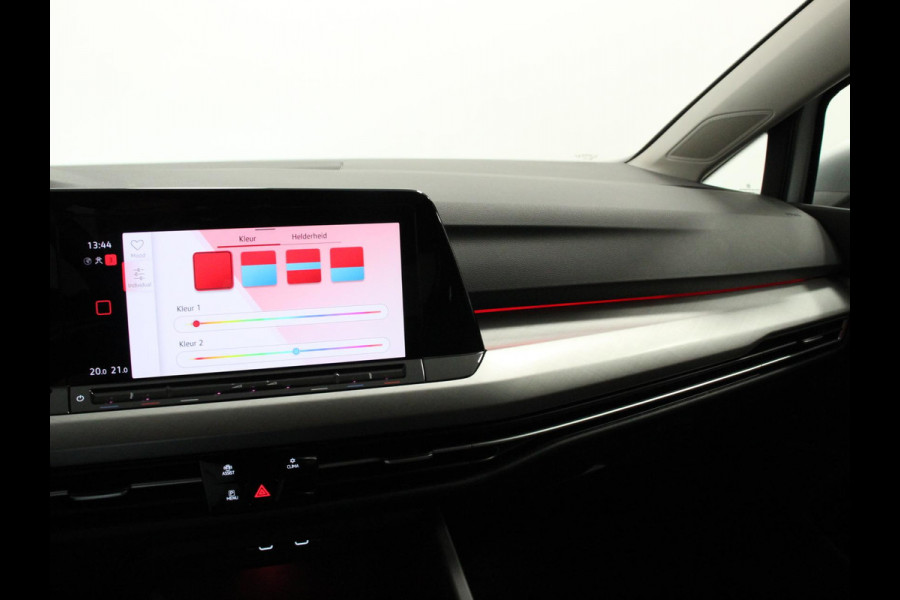 Volkswagen Golf 1.0 TSI Life Lounge 110pk Navigatie Apple Carplay/Android auto Climate Control Parkeersensoren 17"Lichtmetalen velgen Extra Getint Glas Cruise Control Stoel- en stuurverwarming Ledverlichting