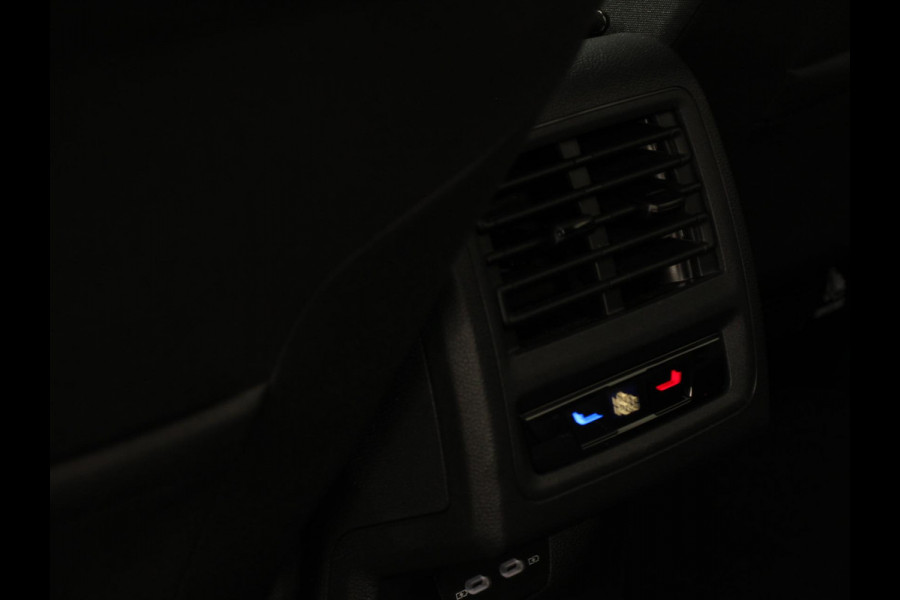 Volkswagen Golf 1.0 TSI Life Lounge 110pk Navigatie Apple Carplay/Android auto Climate Control Parkeersensoren 17"Lichtmetalen velgen Extra Getint Glas Cruise Control Stoel- en stuurverwarming Ledverlichting