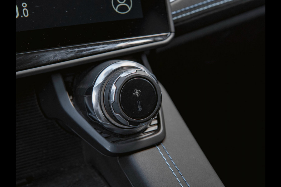 Lynk & Co 01 1.5 | Black Edition | Panoramadak|360° Camera|ACC|Stoelverwarming|Navi|Carplay