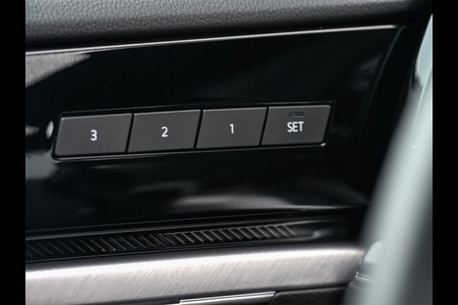 Volkswagen Touareg 3.0 TSi eHybrid 4MOTION Elegance | Panoramadak | Luchtvering | Stoelventilatie + Massage | HUD | 360 Camera | Ambiance Interieur | Trekhaak | Adaptive Cruise | IQ Light |