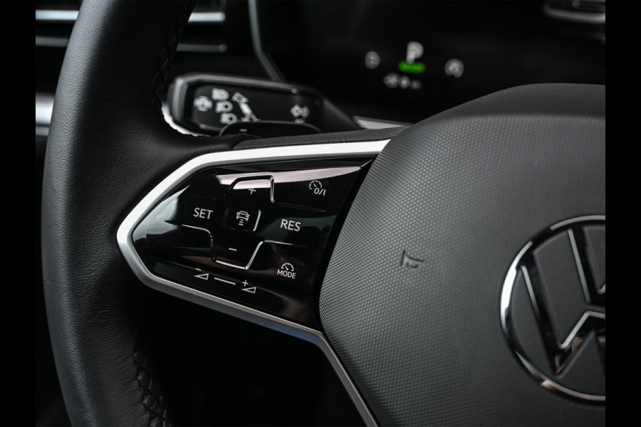 Volkswagen Touareg 3.0 TSi eHybrid 4MOTION Elegance | Panoramadak | Luchtvering | Stoelventilatie + Massage | HUD | 360 Camera | Ambiance Interieur | Trekhaak | Adaptive Cruise | IQ Light |