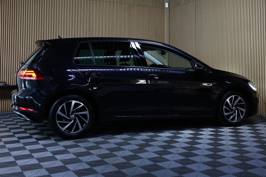 Volkswagen Golf 1.5 TSI Highline AVM DSG LED NAVI CLIMA PDC BT STOELVERWARMING"18