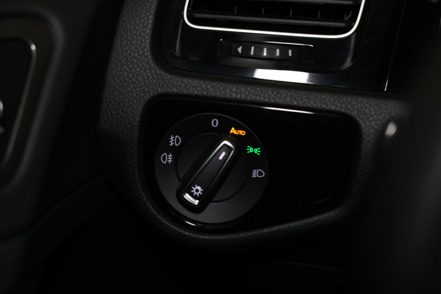 Volkswagen Golf 1.5 TSI Highline AVM DSG LED NAVI CLIMA PDC BT STOELVERWARMING"18