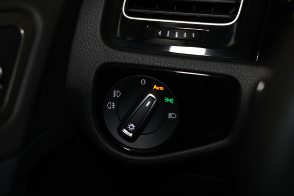 Volkswagen Golf 1.5 TSI Highline AVM DSG LED NAVI CLIMA PDC BT STOELVERWARMING"18