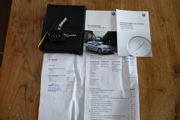 Volkswagen Golf 1.5 TSI Highline AVM DSG LED NAVI CLIMA PDC BT STOELVERWARMING"18