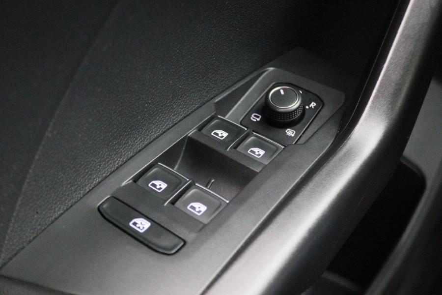 Volkswagen T-Cross 1.0 TSI Style LED, Apple Carplay, Lane Assist, ACC, Stoelverwarming, PDC