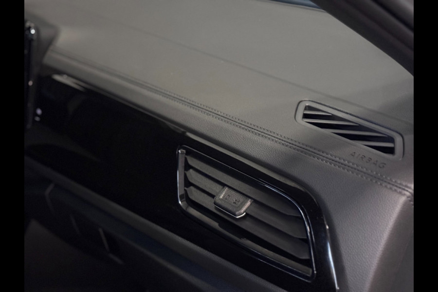 Volkswagen T-Roc 2.0 TSI 4Motion 3X R-LINE | PANO | IQ LIGHT | BEATS | VOL!
