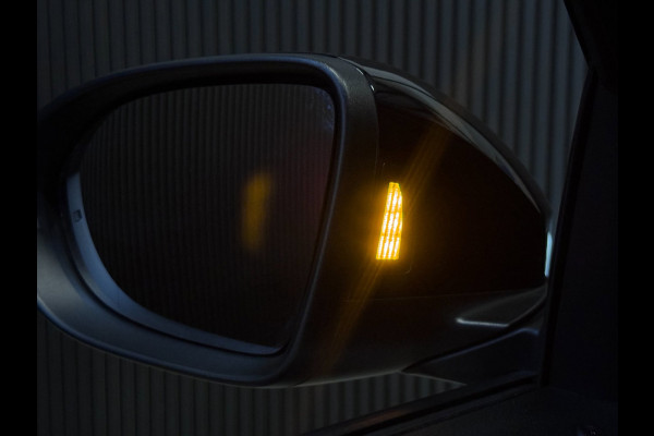 Volkswagen T-Roc 2.0 TSI 4Motion 3X R-LINE | PANO | IQ LIGHT | BEATS | VOL!