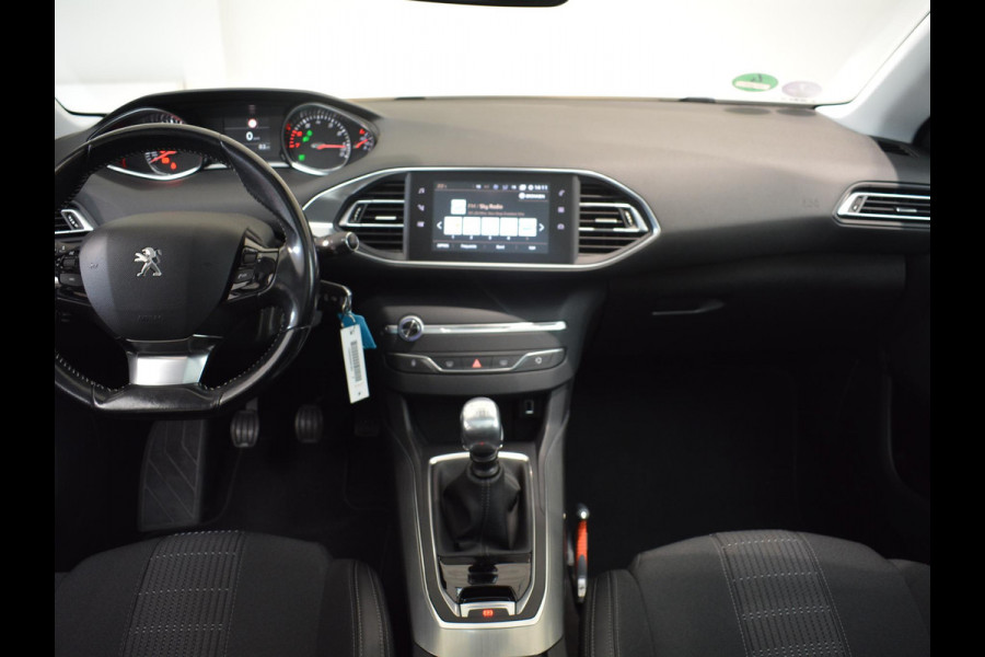 Peugeot 308 1.2 PureTech Allure | 130pk | Panoramadak | Trekhaak | Climate Control | Parkeersensoren |