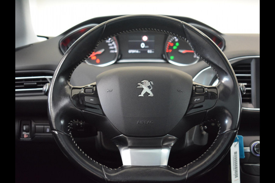 Peugeot 308 1.2 PureTech Allure | 130pk | Panoramadak | Trekhaak | Climate Control | Parkeersensoren |