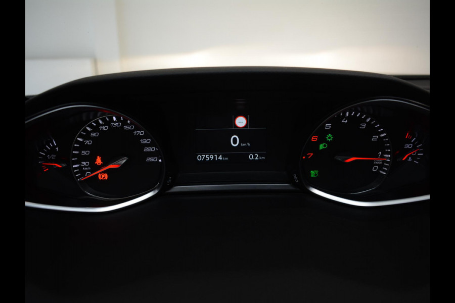 Peugeot 308 1.2 PureTech Allure | 130pk | Panoramadak | Trekhaak | Climate Control | Parkeersensoren |