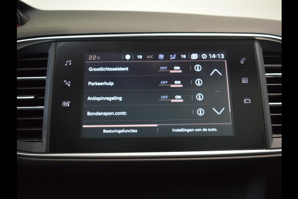 Peugeot 308 1.2 PureTech Allure | 130pk | Panoramadak | Trekhaak | Climate Control | Parkeersensoren |