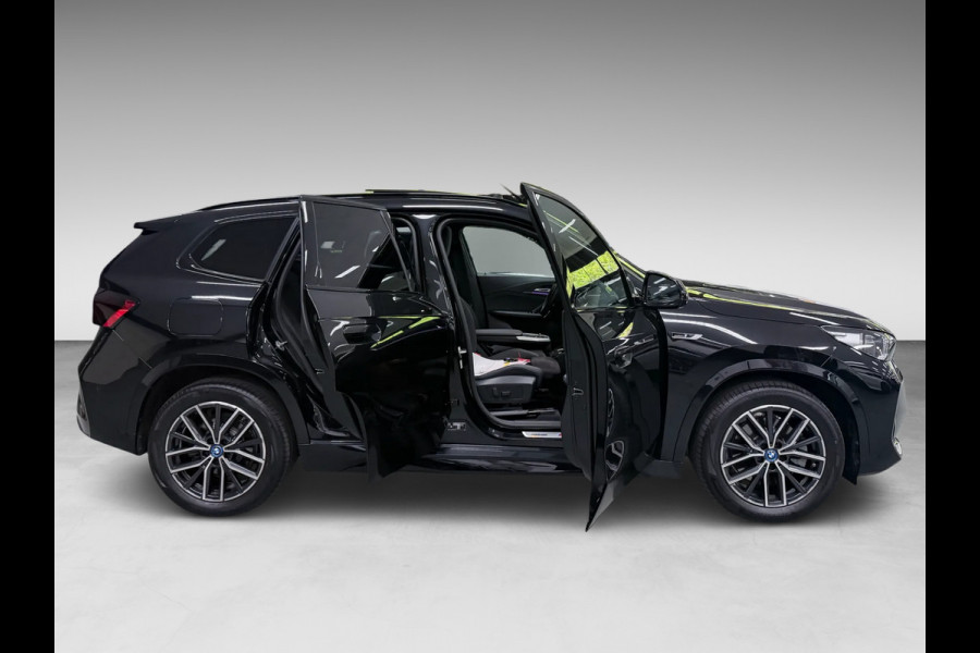 BMW X1 XDrive30e M-SPORT 327PK PANO/LEDER/H-KARDON/MASSAGE/M-STOELEN/DAB/CARPLAY//