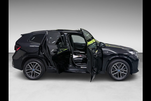 BMW X1 XDrive30e M-SPORT 327PK PANO/LEDER/H-KARDON/MASSAGE/M-STOELEN/DAB/CARPLAY//