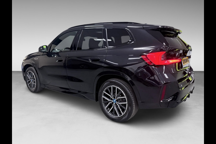BMW X1 XDrive30e M-SPORT 327PK PANO/LEDER/H-KARDON/MASSAGE/M-STOELEN/DAB/CARPLAY//