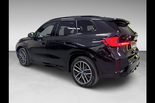 BMW X1 XDrive30e M-SPORT 327PK PANO/LEDER/H-KARDON/MASSAGE/M-STOELEN/DAB/CARPLAY//