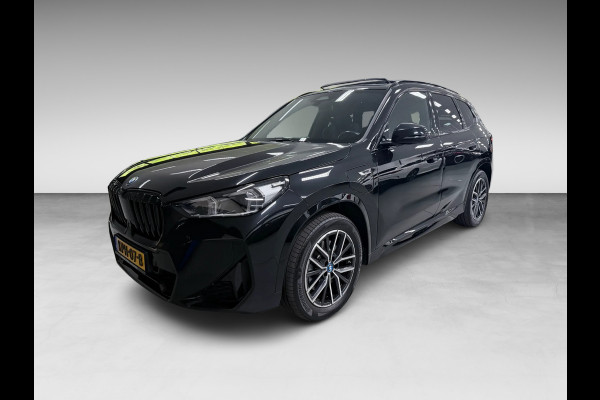 BMW X1 XDrive30e M-SPORT 327PK PANO/LEDER/H-KARDON/MASSAGE/M-STOELEN/DAB/CARPLAY//