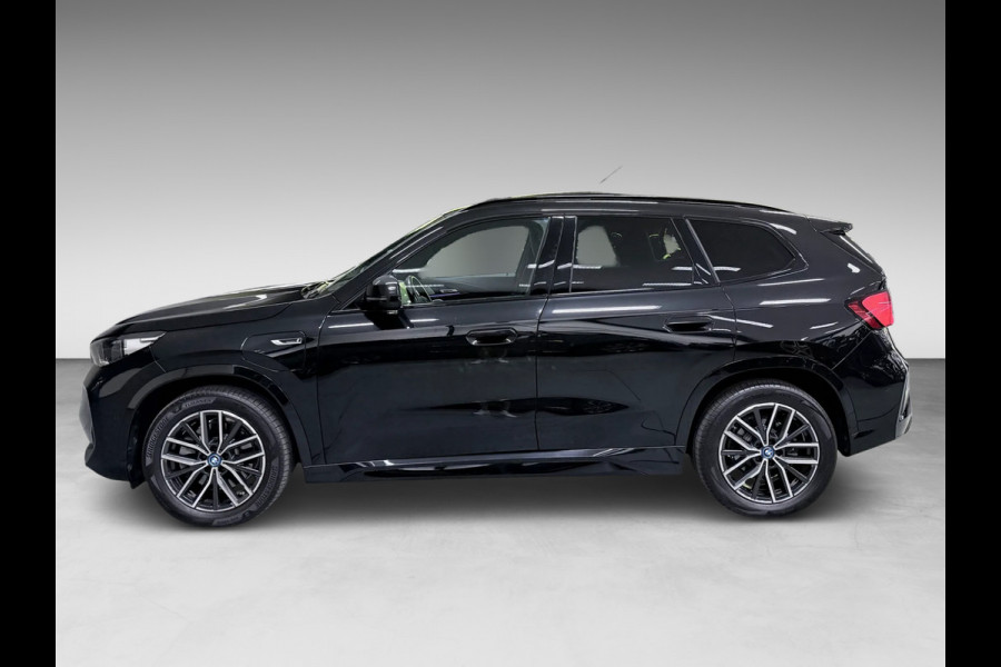 BMW X1 XDrive30e M-SPORT 327PK PANO/LEDER/H-KARDON/MASSAGE/M-STOELEN/DAB/CARPLAY//