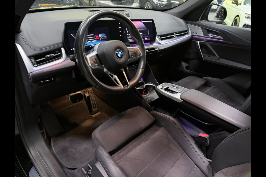 BMW X1 XDrive30e M-SPORT 327PK PANO/LEDER/H-KARDON/MASSAGE/M-STOELEN/DAB/CARPLAY//