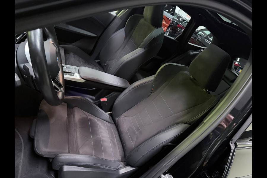 BMW X1 XDrive30e M-SPORT 327PK PANO/LEDER/H-KARDON/MASSAGE/M-STOELEN/DAB/CARPLAY//