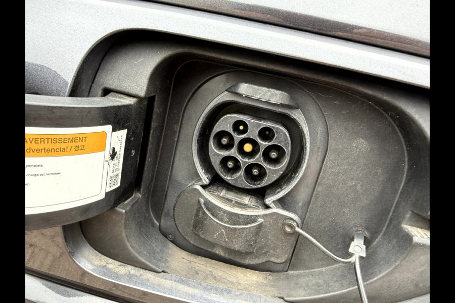 Kia e-Niro ExecutiveLine 64 kWh SOH 94.7%, Trekhaak, App Connect, Leer, Camera, Stoel/Stuur Verwarming