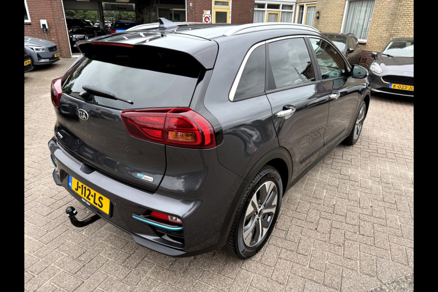 Kia e-Niro ExecutiveLine 64 kWh SOH 94.7%, Trekhaak, App Connect, Leer, Camera, Stoel/Stuur Verwarming