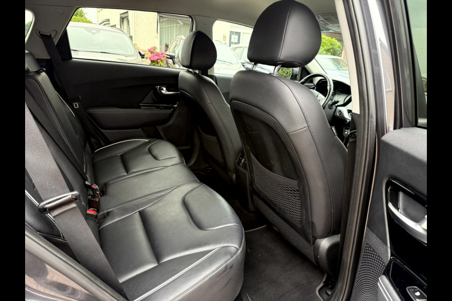 Kia e-Niro ExecutiveLine 64 kWh SOH 94.7%, Trekhaak, App Connect, Leer, Camera, Stoel/Stuur Verwarming