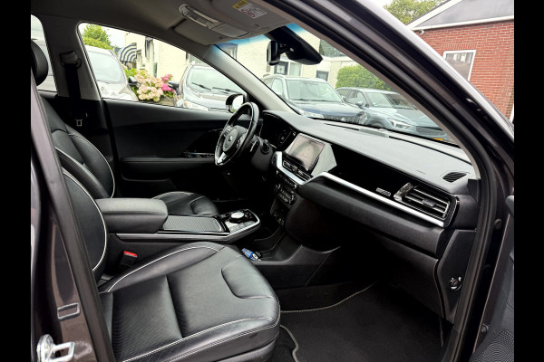 Kia e-Niro ExecutiveLine 64 kWh SOH 94.7%, Trekhaak, App Connect, Leer, Camera, Stoel/Stuur Verwarming