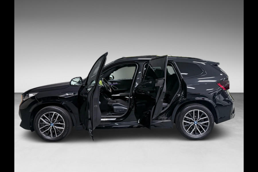 BMW X1 XDrive30e M-SPORT 327PK PANO/LEDER/H-KARDON/MASSAGE/M-STOELEN/DAB/CARPLAY//