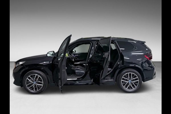 BMW X1 XDrive30e M-SPORT 327PK PANO/LEDER/H-KARDON/MASSAGE/M-STOELEN/DAB/CARPLAY//