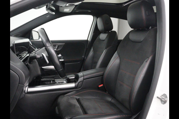 Mercedes-Benz GLA 200 AMG Line | Panoramadak | Trekhaak | Head up | Panoramadak | Trekhaak | Head up | Memory | Camera | Park assist | Sfeerverlichting | Full LED | Half Leder | Stoelverwarming | Cruise control | Carplay