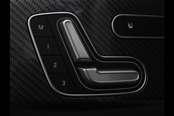 Mercedes-Benz GLA 200 AMG Line | Panoramadak | Trekhaak | Head up | Panoramadak | Trekhaak | Head up | Memory | Camera | Park assist | Sfeerverlichting | Full LED | Half Leder | Stoelverwarming | Cruise control | Carplay