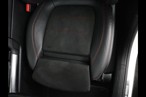 Mercedes-Benz GLA 200 AMG Line | Panoramadak | Trekhaak | Head up | Panoramadak | Trekhaak | Head up | Memory | Camera | Park assist | Sfeerverlichting | Full LED | Half Leder | Stoelverwarming | Cruise control | Carplay