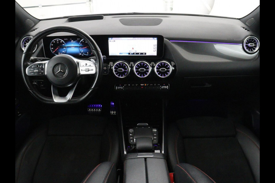 Mercedes-Benz GLA 200 AMG Line | Panoramadak | Trekhaak | Head up | Panoramadak | Trekhaak | Head up | Memory | Camera | Park assist | Sfeerverlichting | Full LED | Half Leder | Stoelverwarming | Cruise control | Carplay
