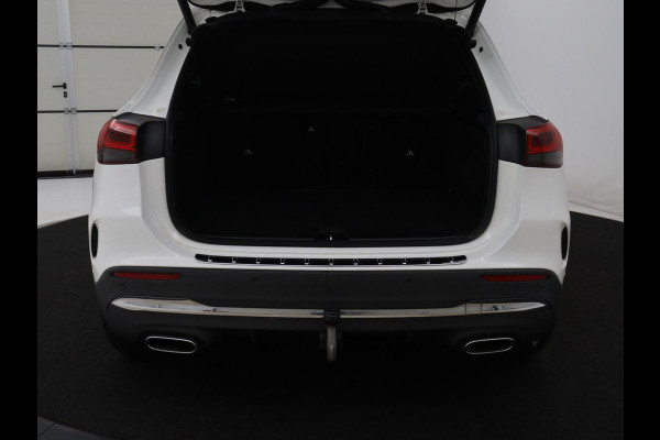 Mercedes-Benz GLA 200 AMG Line | Panoramadak | Trekhaak | Head up | Panoramadak | Trekhaak | Head up | Memory | Camera | Park assist | Sfeerverlichting | Full LED | Half Leder | Stoelverwarming | Cruise control | Carplay
