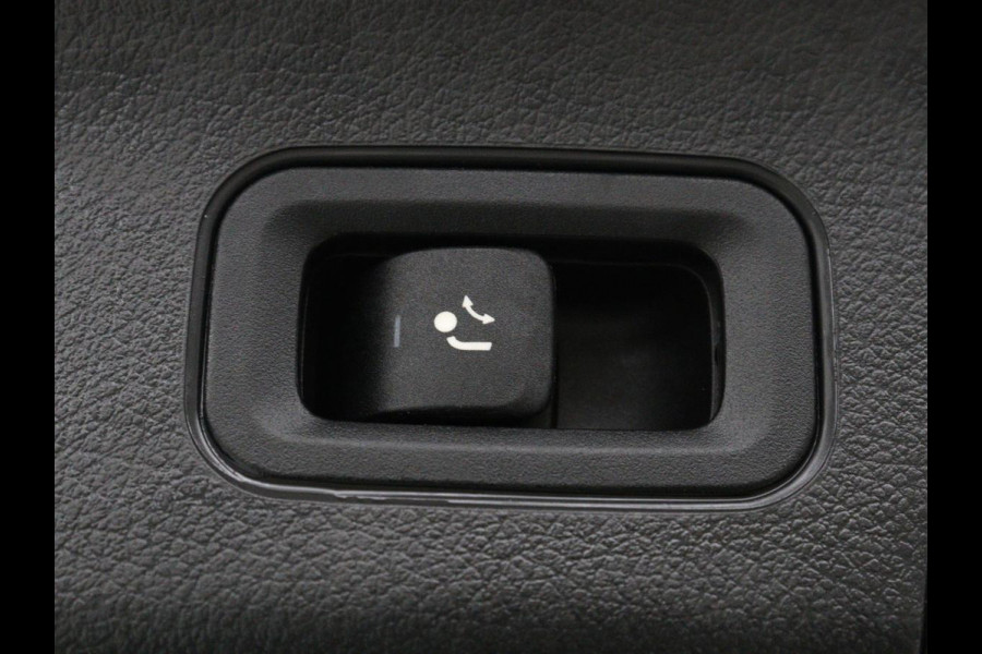 Mercedes-Benz GLA 200 AMG Line | Panoramadak | Trekhaak | Head up | Panoramadak | Trekhaak | Head up | Memory | Camera | Park assist | Sfeerverlichting | Full LED | Half Leder | Stoelverwarming | Cruise control | Carplay